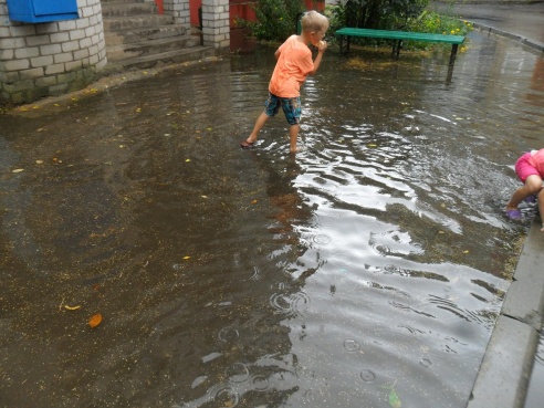 Долгожданный дождь. Фотографии случчан