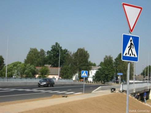 Разметка и знаки появились на новой дороге