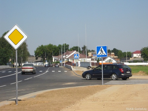 Разметка и знаки появились на новой дороге