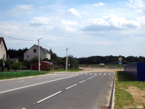 Разметка и знаки появились на новой дороге