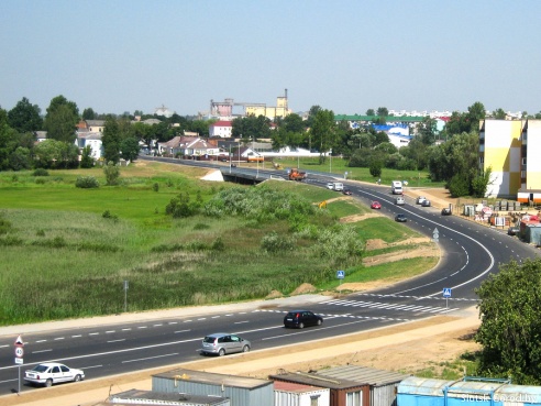 Разметка и знаки появились на новой дороге