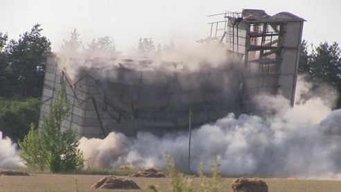 В Рогачеве для строительства «Евроопта» взорвали заброшенный склад комбикормов (фото)