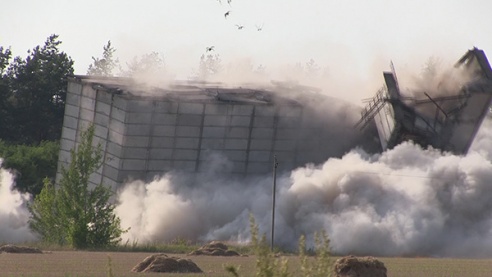 В Рогачеве для строительства «Евроопта» взорвали заброшенный склад комбикормов (фото)