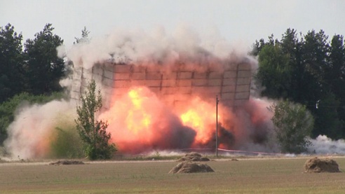В Рогачеве для строительства «Евроопта» взорвали заброшенный склад комбикормов (фото)