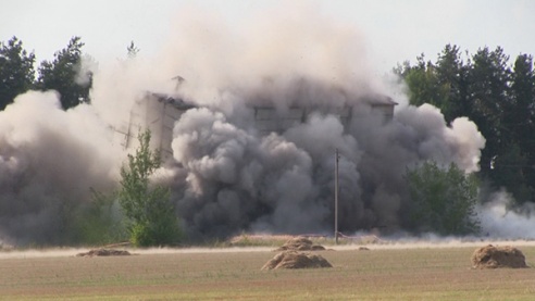 В Рогачеве для строительства «Евроопта» взорвали заброшенный склад комбикормов (фото)