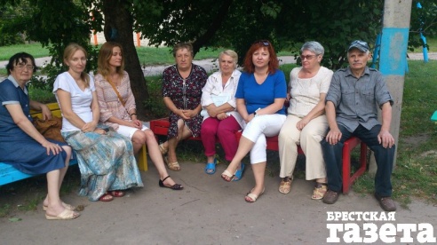 Брестчане не хотят мириться с тем, что многоэтажный торгово-административный комплекс втиснут в их дворы