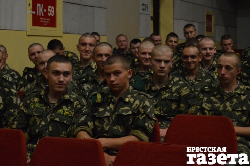 В Бресте ветеранов-афганцев пограничной службы наградили юбилейными медалями