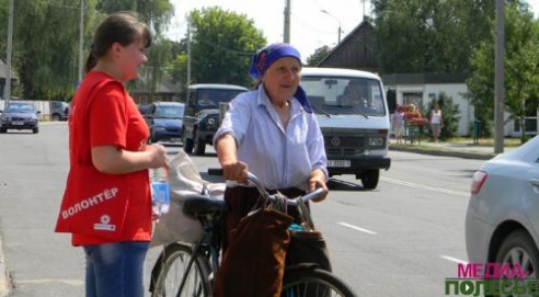 60 бутылок воды «испарились» с лунинецких улиц за 20 минут
