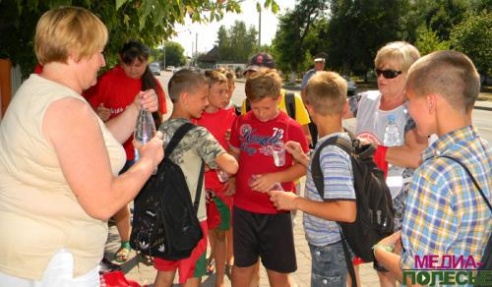 60 бутылок воды «испарились» с лунинецких улиц за 20 минут