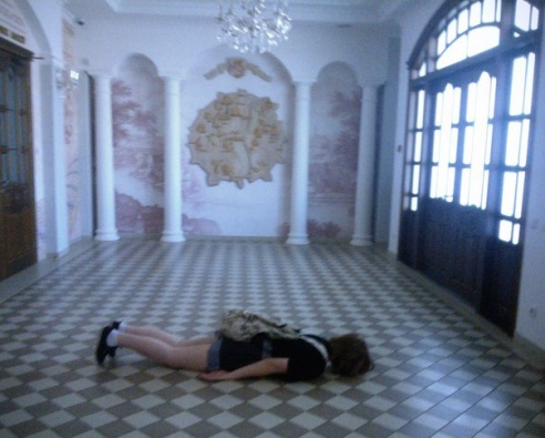 Планкинг в Слуцке. Ничком на площади