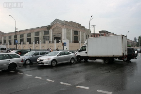 Последствия стихии в Могилёве: по колено воды, поваленные деревья и автомобильные пробки