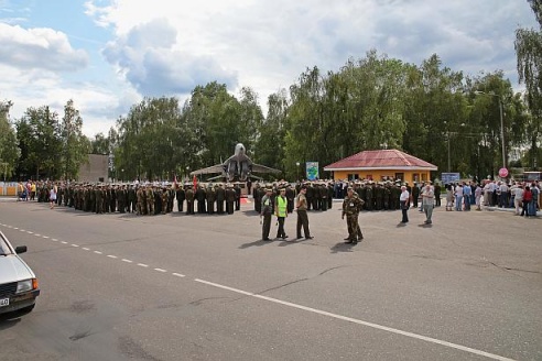 ФОТОФАКТ: В Барановичах открыли памятный знак "Самолет "МиГ-29 учебно-боевой"