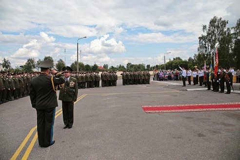 ФОТОФАКТ: В Барановичах открыли памятный знак "Самолет "МиГ-29 учебно-боевой"