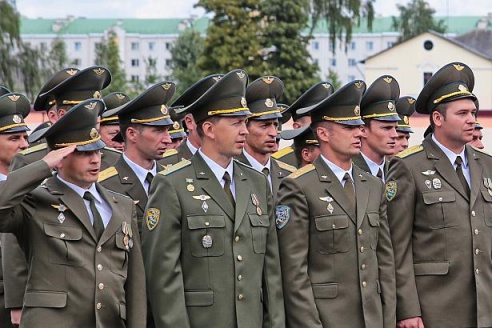ФОТОФАКТ: В Барановичах открыли памятный знак "Самолет "МиГ-29 учебно-боевой"