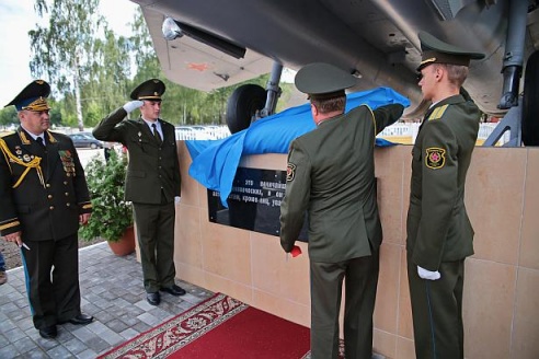 ФОТОФАКТ: В Барановичах открыли памятный знак "Самолет "МиГ-29 учебно-боевой"