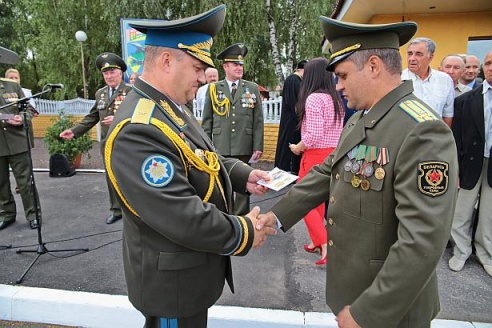 ФОТОФАКТ: В Барановичах открыли памятный знак "Самолет "МиГ-29 учебно-боевой"