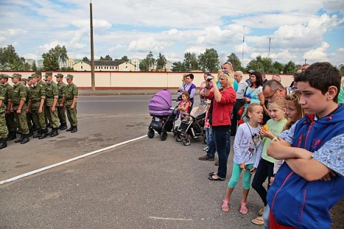 ФОТОФАКТ: В Барановичах открыли памятный знак "Самолет "МиГ-29 учебно-боевой"