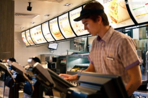 Беларускамоўны супрацоўнік McDonald’s: Людзі дзякуюць за мову