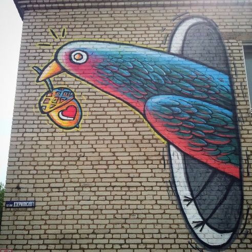 Как Короткевича перепутали с Кобзоном. Уличные художники потрудились в Рогачеве