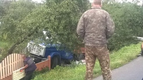 Мусоровоз вне дороги