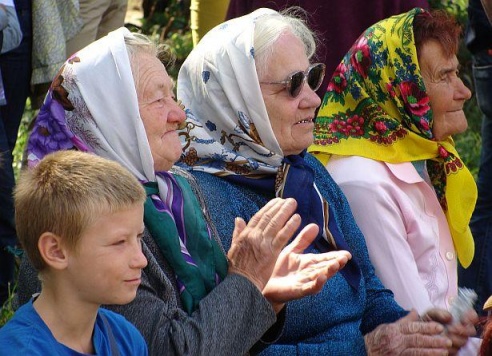Дзень, поўны музыкі, колераў і апошняга летняга сонца