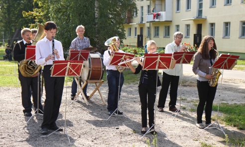 “Памяць жыве, пакуль мы збіраемся разам”. У Паставах сустрэліся ветэраны-авіятары.