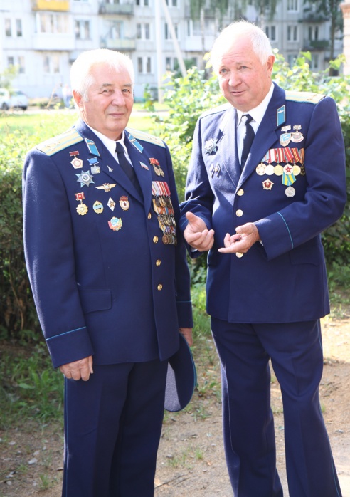 “Памяць жыве, пакуль мы збіраемся разам”. У Паставах сустрэліся ветэраны-авіятары.