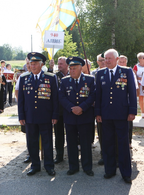 “Памяць жыве, пакуль мы збіраемся разам”. У Паставах сустрэліся ветэраны-авіятары.