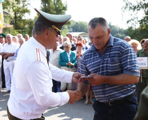 “Памяць жыве, пакуль мы збіраемся разам”. У Паставах сустрэліся ветэраны-авіятары.