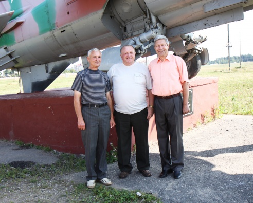 “Памяць жыве, пакуль мы збіраемся разам”. У Паставах сустрэліся ветэраны-авіятары.