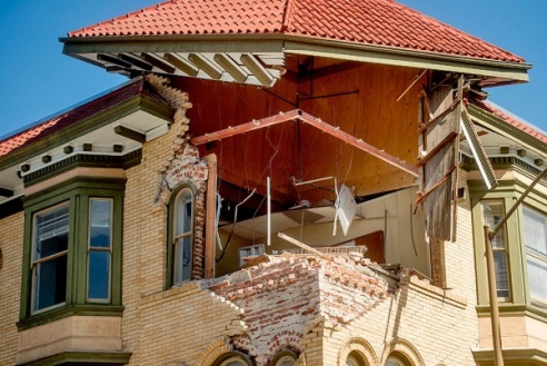 В США в штате Калифорния из-за сильного землетрясения пострадали 170 человек (ФОТО)