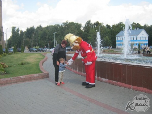 В детском магазине в Вилейке покупателям раздавали листовки по противопожарной безопасности (ФОТО)