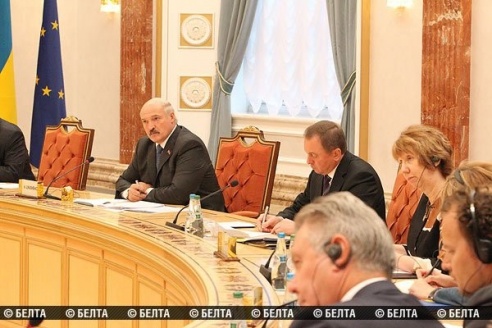 Президент Украины Петр Порошенко назвал переговоры в Минске сложными и тяжелыми (ФОТО, ВИДЕО)