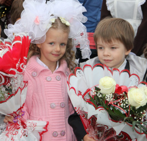 Сегодня во всех школах празднуется день знаний