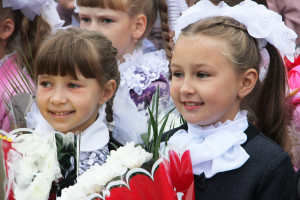 Сегодня во всех школах празднуется день знаний
