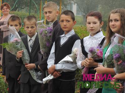 За знаниями в День знаний: на Столинщине прошли торжественные линейки За знаниями в День знаний: на Столинщине прошли торжественные линейки