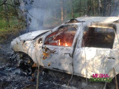 В Лунинецком районе по ходу движения загорелся новый «Рено-Дастер» В Лунинецком районе по ходу движения загорелся новый «Рено-Дастер»