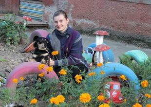 Люди в городе: могилевчане, которые выращивают цветы у своих подъездов