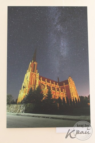 ФОТОРЕПОРТАЖ: 23 сентября в Глубоком открылась фотовыставка астронома Виктора Малыщица