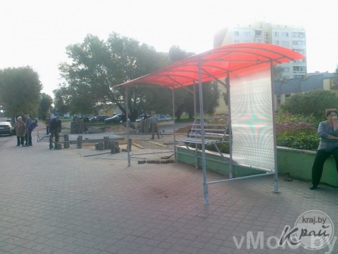 Фото: меняют остановку возле магазина «Чыгуначны»