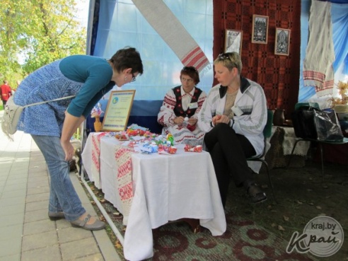 ФОТОФАКТ: На Дне белорусской письменности побывали мастера Вилейского и Логойского районов
