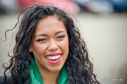 Американская рэп-исполнительница выступила в Дрибине, примерила лапти и попробовала местного самогона