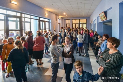 Американская рэп-исполнительница выступила в Дрибине, примерила лапти и попробовала местного самогона