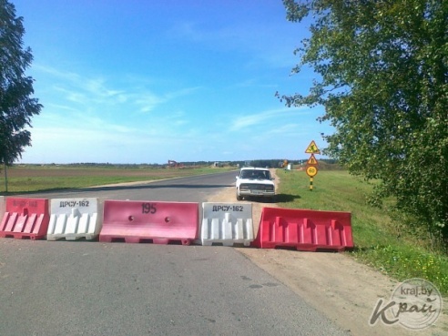 ФОТОФАКТ: Из-за ремонта дорожного полотна в Вилейке перекрыли объездную дорогу на Мядель