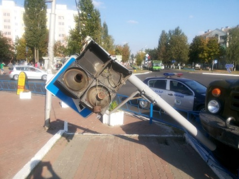 В Мозыре водитель ЗИЛа умер за рулем на перекрестке