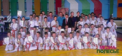 Юные каратистки из Столина оказались в числе победителей первенства по каратэ-до