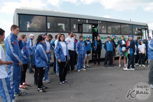 ФОТОФАКТ: Участников российско-белорусского велопробега глубочане встретили хлебом-солью и проводили салютом