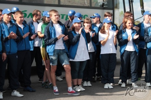 ФОТОФАКТ: Участников российско-белорусского велопробега глубочане встретили хлебом-солью и проводили салютом