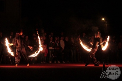 ФОТОФАКТ: Участников российско-белорусского велопробега глубочане встретили хлебом-солью и проводили салютом