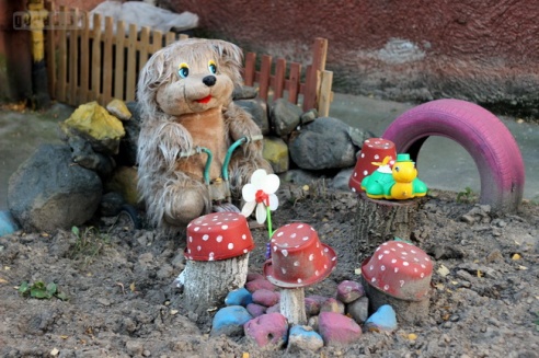 Люди в городе: могилевчане, которые выращивают цветы у своих подъездов